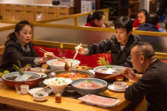 庆火锅“涮出”3千亿大市场麻将胡了游戏热辣滚烫！重(图1)