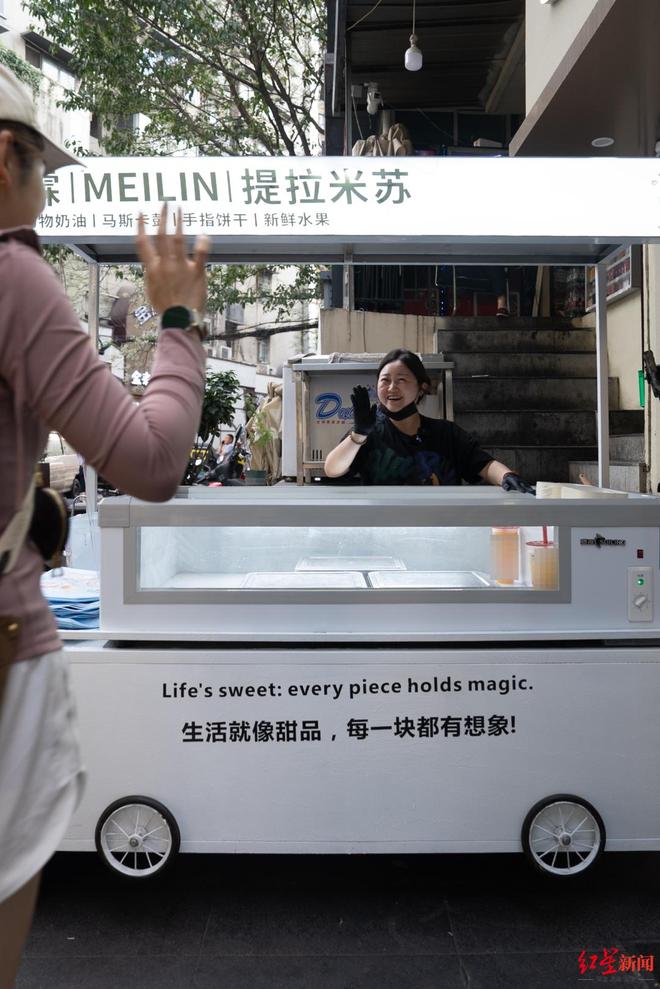 妈妈近况曝光！摆摊卖甜品想踏出重生第一步PG麻将胡了2模拟器“重庆姐弟坠亡案”(图2)