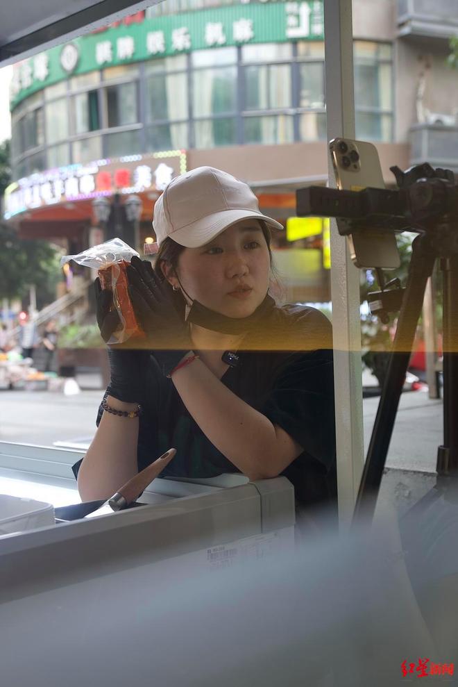 妈妈近况曝光！摆摊卖甜品想踏出重生第一步PG麻将胡了2模拟器“重庆姐弟坠亡案”(图5)