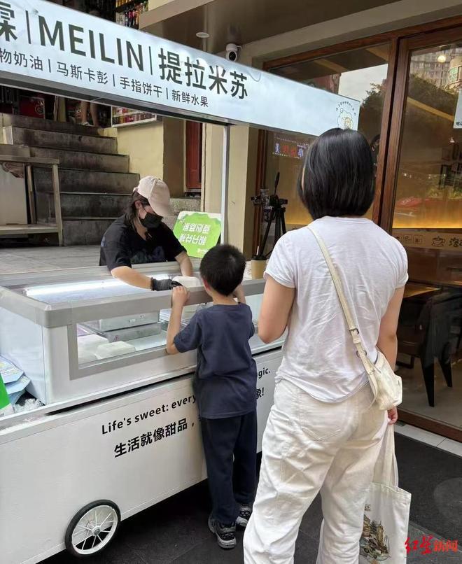 妈妈近况曝光！摆摊卖甜品想踏出重生第一步PG麻将胡了2模拟器“重庆姐弟坠亡案”(图8)